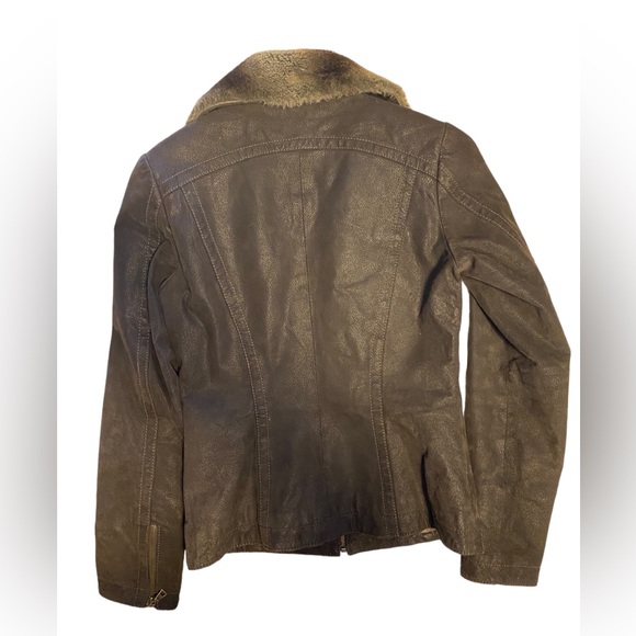 Danier leather jacket with fur collar trim - Picture 4 of 9